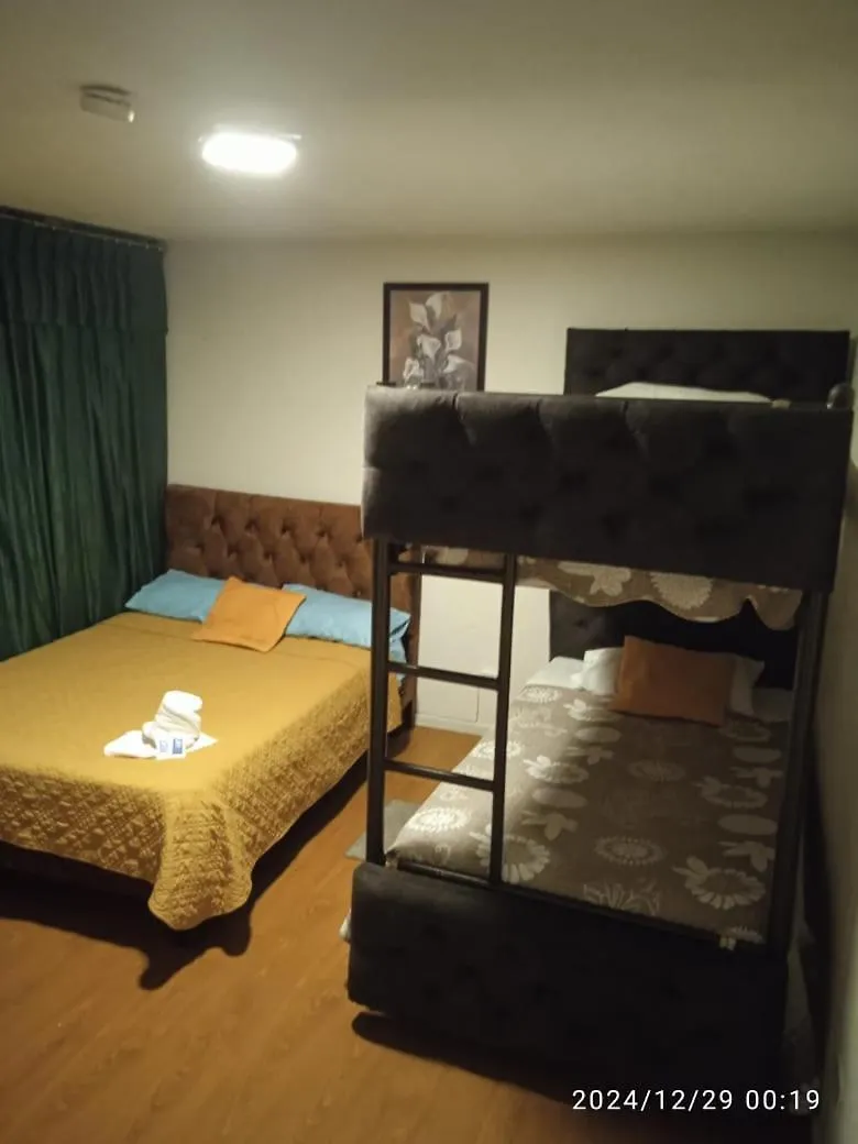 Hostel Novel Loncheria Quito Pensión